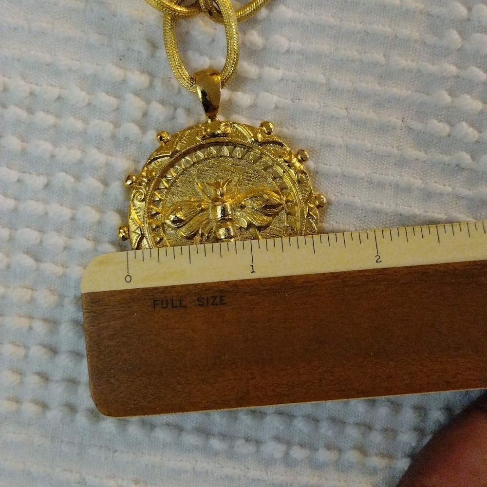 Susan Shaw Gold Bee Pendant Necklace - ONLY Wore Once - Picture 7 of 8